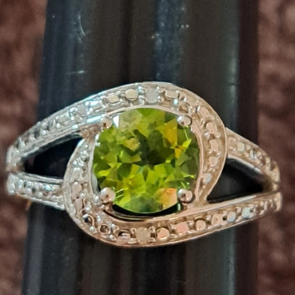 NWOT Gorgeous Estate Designer Signed 1ct  Peridot With Diamond Ring